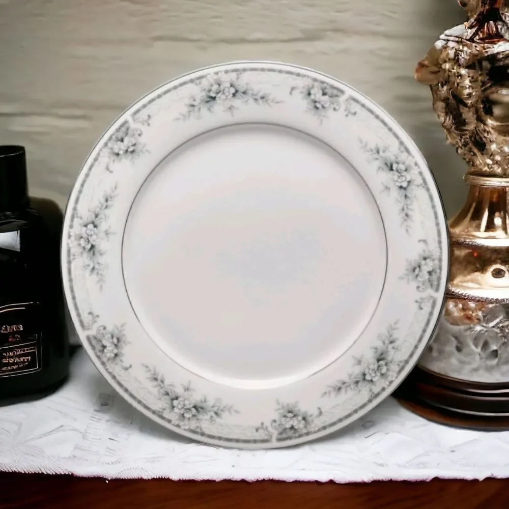Noritake Sweet Leilani‎ Dinner Plate Platinum Trimmed 10.5